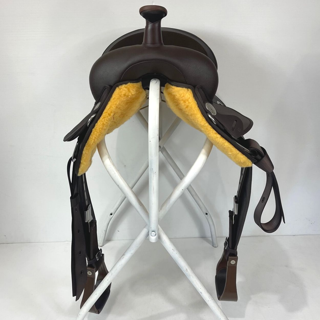 Wintec Barrel Saddle with Semi Quarter Horse Bars, 15 1/2