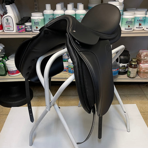 Tekna A8 Dressage Saddle, 17 1/2"